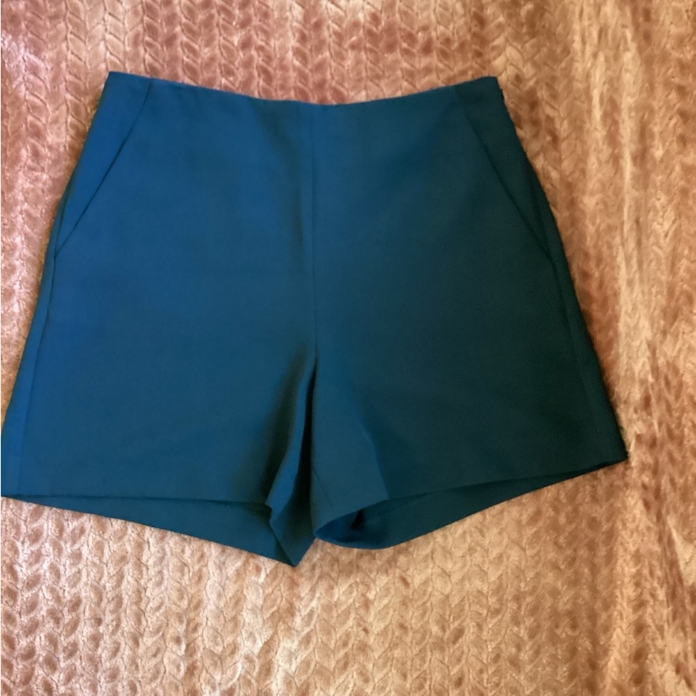 Ann Taylor Crepe Navy Blue Shorts. NWT. Size 6.
